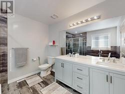 Master 5-Pce Ensuite Washroom - 