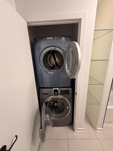 Salle de bains - 145 Rue Charron, Longueuil (Le Vieux-Longueuil), QC - Indoor Photo Showing Laundry Room