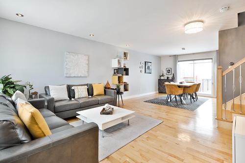Living room - 9 Rue Cloutier, Saint-Constant, QC - Indoor Photo Showing Living Room