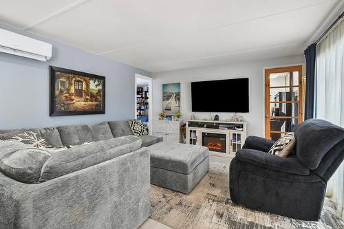 Living room - 4 5E Avenue S., Saint-Mathieu, QC - Indoor Photo Showing Living Room