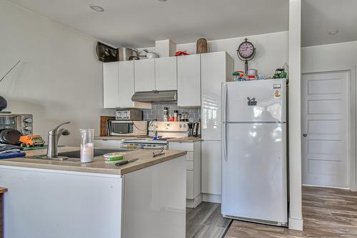 Kitchen - 335  - 339 Rue Principale, Brownsburg-Chatham, QC - Indoor Photo Showing Kitchen