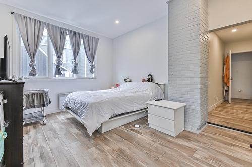 Chambre à coucher - 335  - 339 Rue Principale, Brownsburg-Chatham, QC - Indoor Photo Showing Bedroom