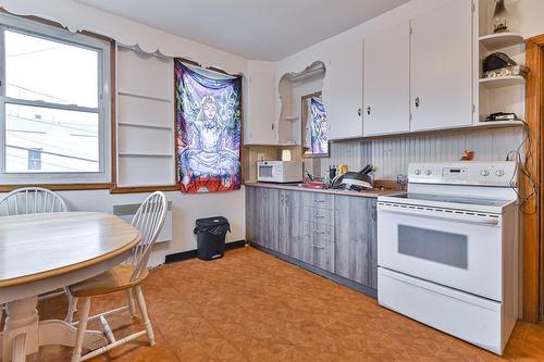 Kitchen - 335  - 339 Rue Principale, Brownsburg-Chatham, QC - Indoor Photo Showing Kitchen