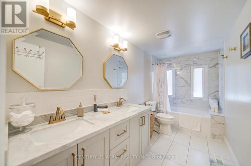 18 Park Lane Circle, Richmond Hill, ON - Indoor Photo Showing Bathroom