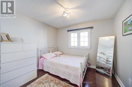 18 Park Lane Circle, Richmond Hill, ON - Indoor Photo Showing Bedroom