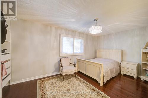 18 Park Lane Circle, Richmond Hill, ON - Indoor Photo Showing Bedroom
