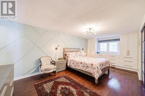 18 Park Lane Circle, Richmond Hill, ON - Indoor Photo Showing Bedroom