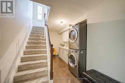 18 Park Lane Circle, Richmond Hill, ON - Indoor Photo Showing Laundry Room