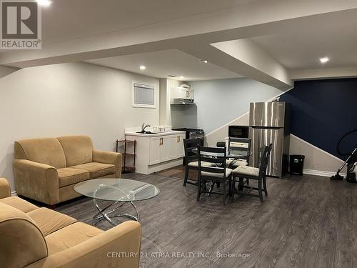 18 Park Lane Circle, Richmond Hill, ON - Indoor