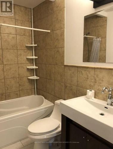 839 Stirling Avenue S, Kitchener, ON - Indoor Photo Showing Bathroom