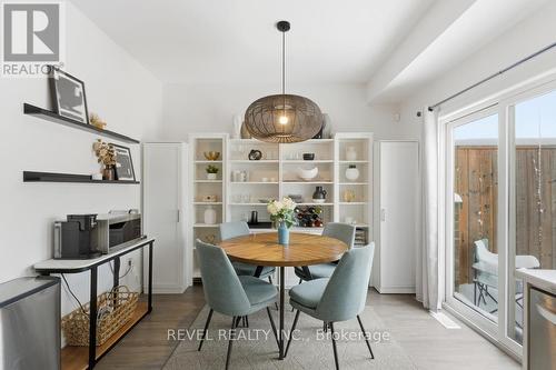 33 Barley Lane, Hamilton, ON - Indoor Photo Showing Dining Room