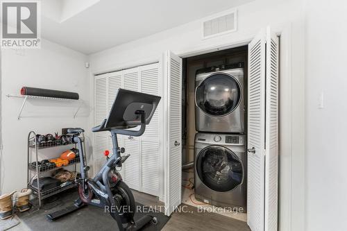 33 Barley Lane, Hamilton, ON - Indoor Photo Showing Laundry Room