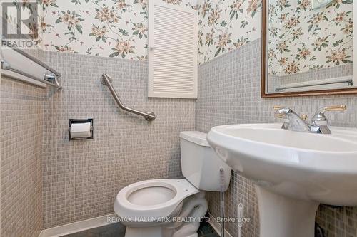 54 Ashton Crescent, Waterloo, ON - Indoor Photo Showing Bathroom