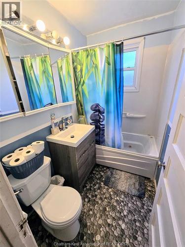 74 Sunnyside Avenue, Chatham, ON - Indoor Photo Showing Bathroom