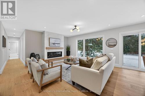 111 Patricia Drive, Blue Mountains, ON - Indoor Photo Showing Living Room With Fireplace