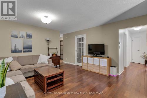71 Davey Crescent, Loyalist (Amherstview), ON - Indoor Photo Showing Living Room