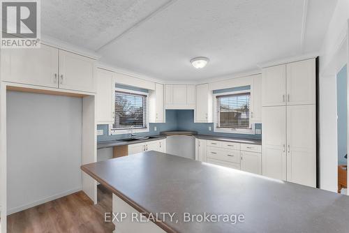 5932 Carlton Avenue, Niagara Falls (Dorchester), ON - Indoor Photo Showing Kitchen