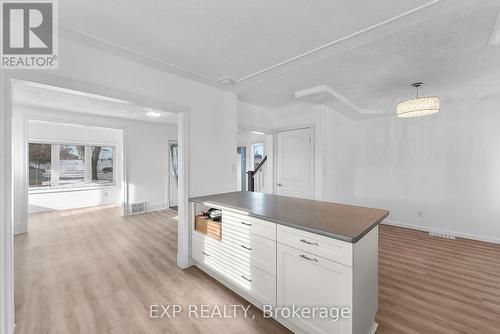 5932 Carlton Avenue, Niagara Falls (Dorchester), ON - Indoor Photo Showing Other Room