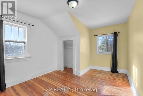 5932 Carlton Avenue, Niagara Falls (Dorchester), ON - Indoor Photo Showing Other Room
