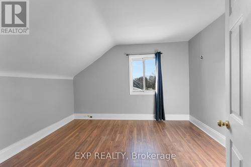 5932 Carlton Avenue, Niagara Falls (Dorchester), ON - Indoor Photo Showing Other Room