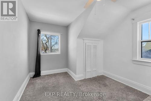 5932 Carlton Avenue, Niagara Falls (Dorchester), ON - Indoor Photo Showing Other Room