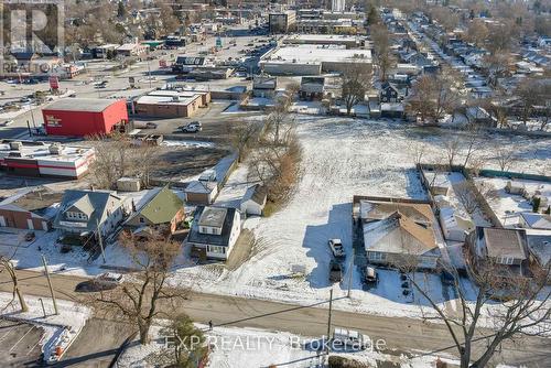 5932 Carlton Avenue, Niagara Falls (Dorchester), ON - Outdoor With View