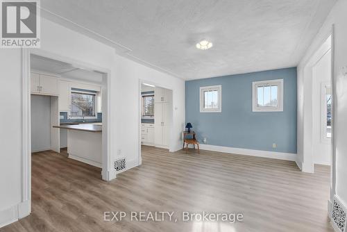 5932 Carlton Avenue, Niagara Falls (Dorchester), ON - Indoor Photo Showing Other Room