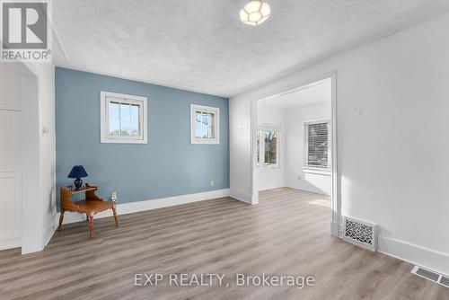 5932 Carlton Avenue, Niagara Falls (Dorchester), ON - Indoor Photo Showing Other Room