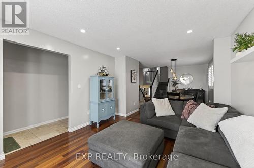 431 Rexford Drive, Hamilton (Randall), ON - Indoor Photo Showing Living Room