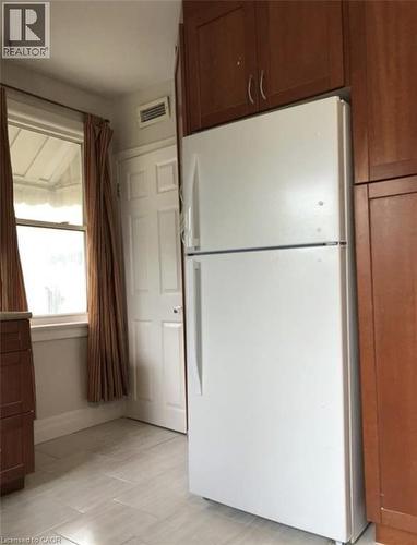 839 Stirling Avenue S, Kitchener, ON - Indoor Photo Showing Kitchen