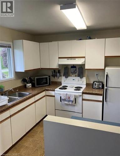 839 Stirling Avenue S, Kitchener, ON - Indoor Photo Showing Kitchen With Double Sink