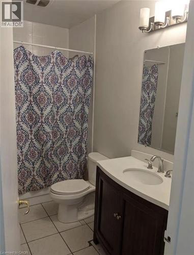 839 Stirling Avenue S, Kitchener, ON - Indoor Photo Showing Bathroom
