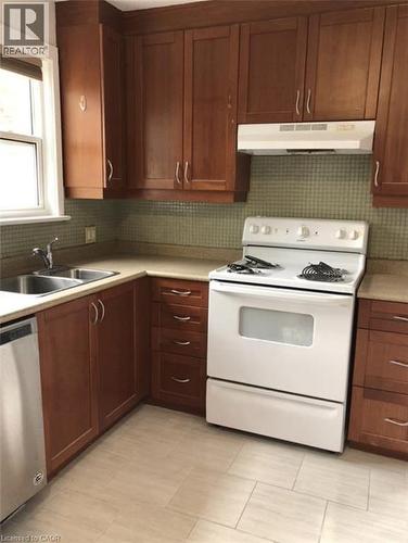 839 Stirling Avenue S, Kitchener, ON - Indoor Photo Showing Kitchen