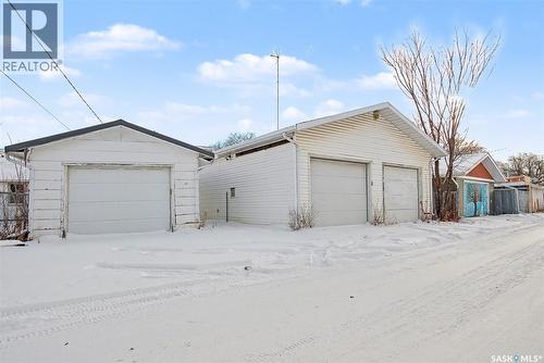 22 Elizabeth Crescent, Regina, SK - Outdoor With Exterior