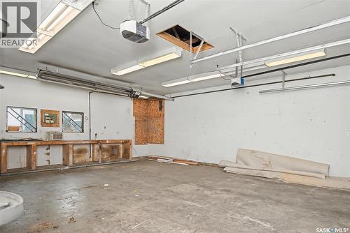 22 Elizabeth Crescent, Regina, SK - Indoor Photo Showing Garage