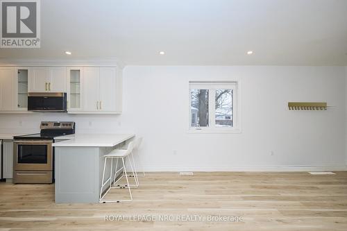 Bar stools included! - 29 Trapnell Street, St. Catharines (E. Chester), ON - Indoor Photo Showing Kitchen