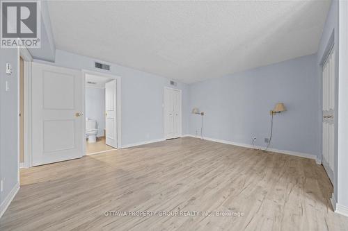 402 - 215 Somerset Street W, Ottawa, ON - Indoor Photo Showing Other Room