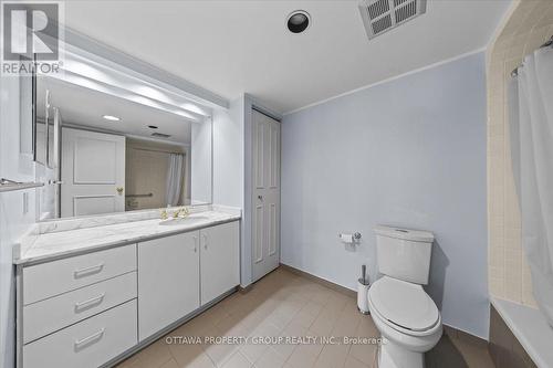402 - 215 Somerset Street W, Ottawa, ON - Indoor Photo Showing Bathroom