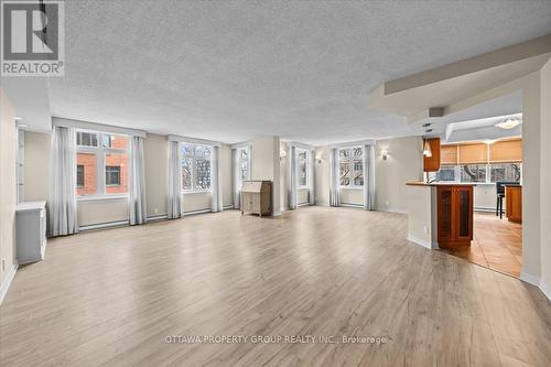 402 - 215 Somerset Street W, Ottawa, ON - Indoor Photo Showing Other Room