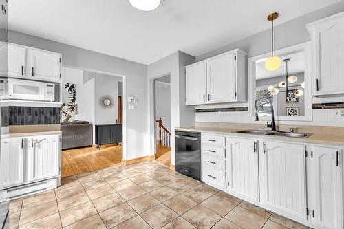 Cuisine - 16 Ch. De La Mésange, Val-Des-Monts, QC - Indoor Photo Showing Kitchen With Double Sink