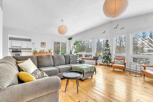 Living room - 16 Ch. De La Mésange, Val-Des-Monts, QC - Indoor Photo Showing Living Room