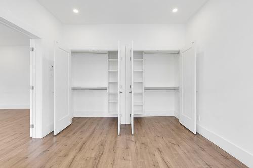 Chambre à coucher - 14-5235 Ch. De La Côte-St-Luc, Montréal (Côte-Des-Neiges/Notre-Dame-De-Grâce), QC - Indoor Photo Showing Other Room