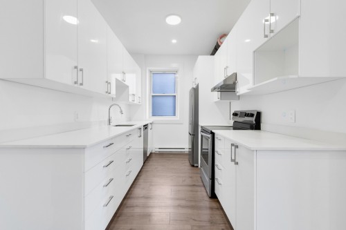 Kitchen - 29-5235 Ch. De La Côte-St-Luc, Montréal (Côte-Des-Neiges/Notre-Dame-De-Grâce), QC - Indoor Photo Showing Kitchen With Upgraded Kitchen