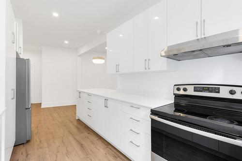 Cuisine - 29-5235 Ch. De La Côte-St-Luc, Montréal (Côte-Des-Neiges/Notre-Dame-De-Grâce), QC - Indoor Photo Showing Kitchen