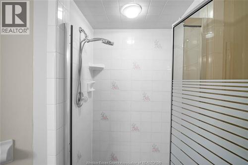 128 Marine, Tecumseh, ON - Indoor Photo Showing Bathroom