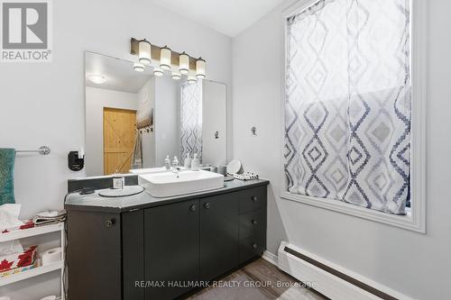 1042 King Street, Champlain, ON - Indoor Photo Showing Bathroom