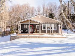 15 Hillcrest Avenue  Wolfville, NS B4P 1T5