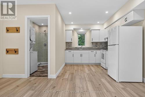 322066 Concession Road 6-7, East Luther Grand Valley, ON - Indoor Photo Showing Kitchen With Double Sink