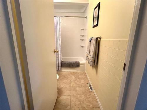 1252 5 Street, Brandon, MB - Indoor