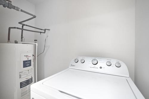 Salle de lavage - 806-1199 Rue Bishop, Montréal (Ville-Marie), QC - Indoor Photo Showing Laundry Room